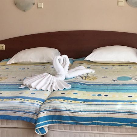 Red House Guest House 네세부르 외부 사진