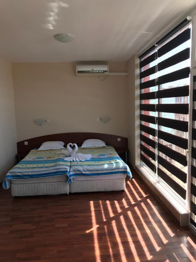 Red House Guest House 네세부르 외부 사진