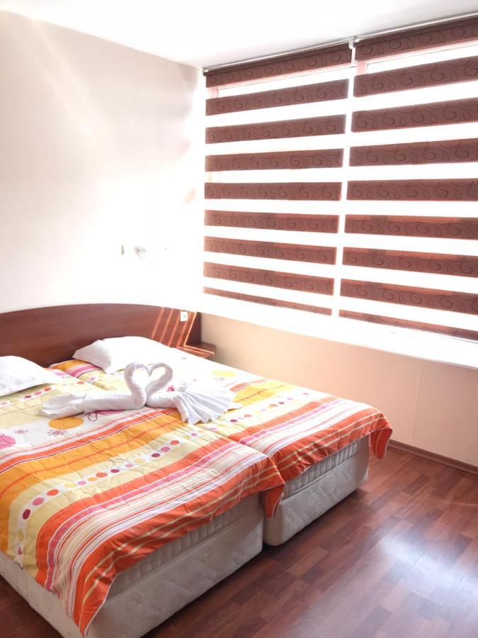 Red House Guest House 네세부르 외부 사진