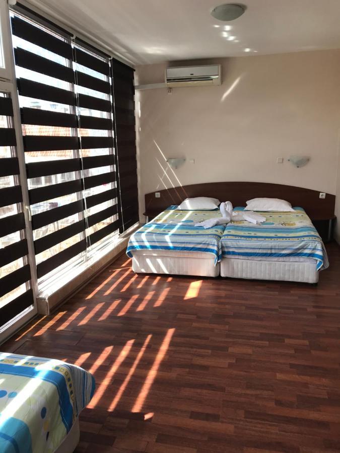 Red House Guest House 네세부르 외부 사진