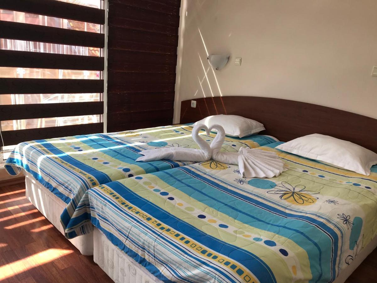 Red House Guest House 네세부르 외부 사진