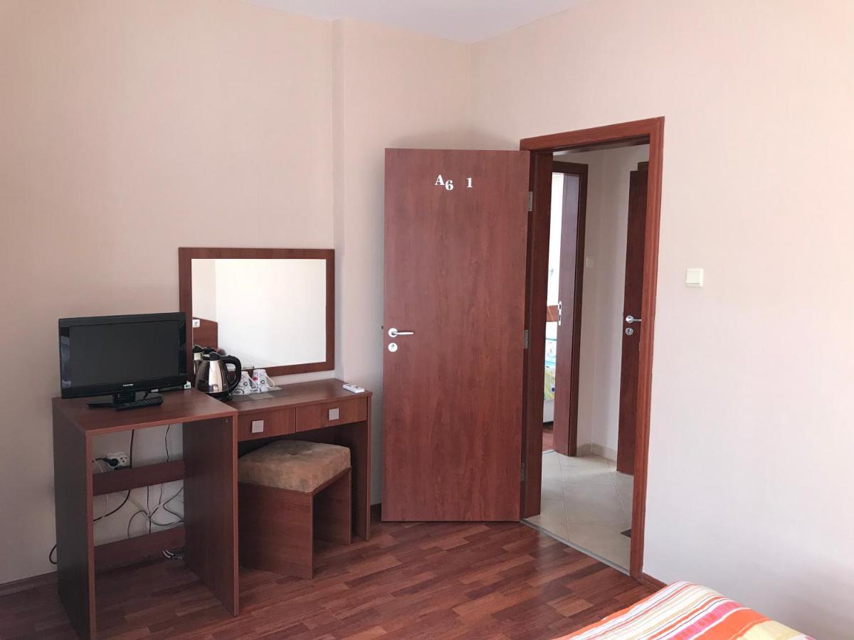 Red House Guest House 네세부르 외부 사진