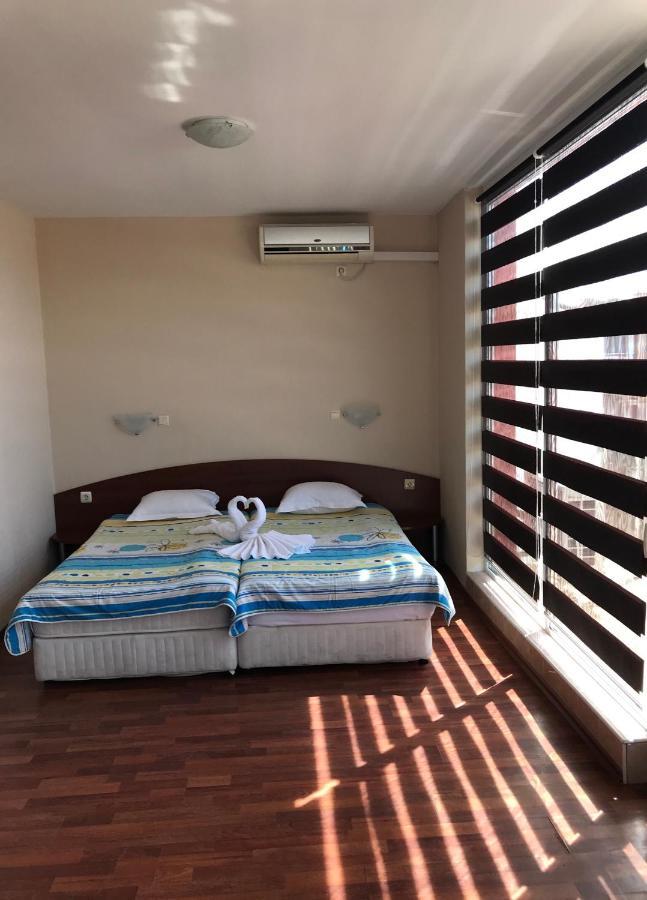 Red House Guest House 네세부르 외부 사진
