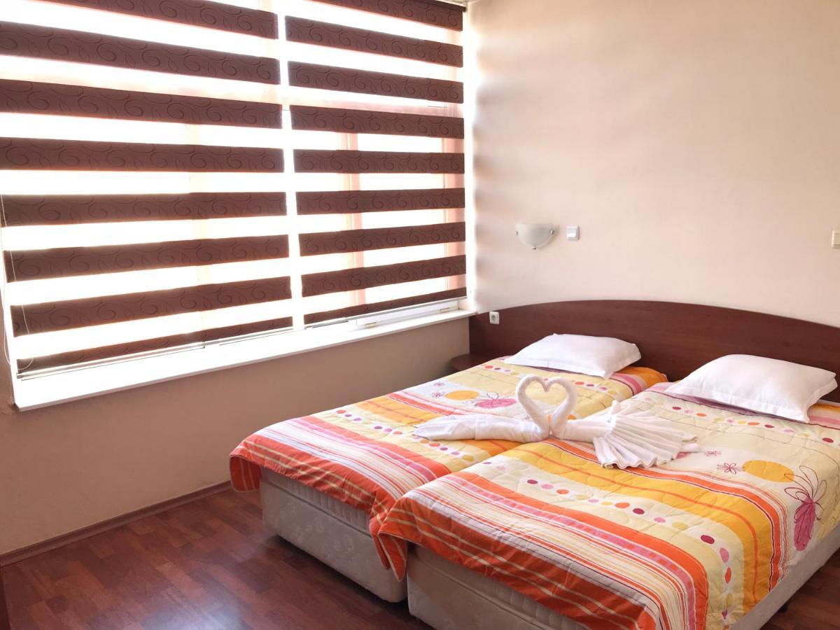 Red House Guest House 네세부르 외부 사진