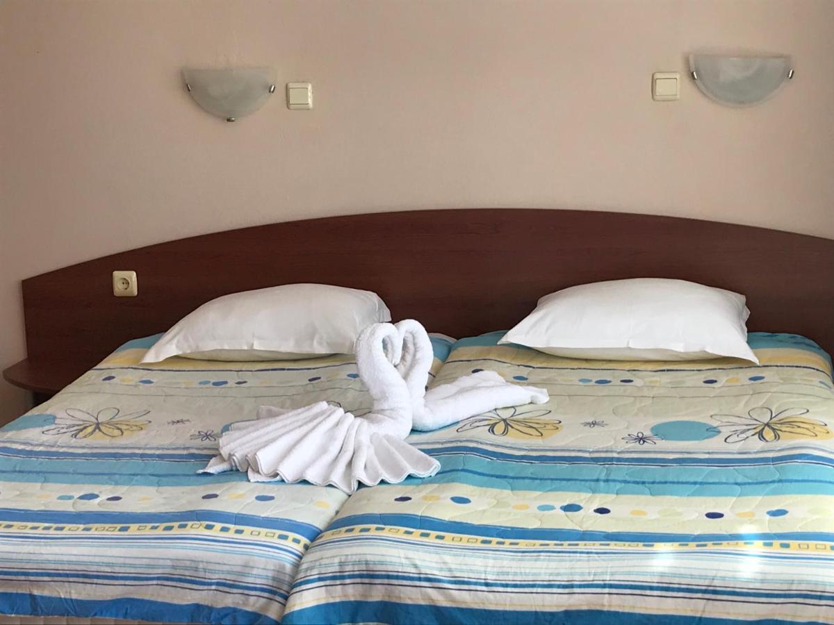 Red House Guest House 네세부르 외부 사진
