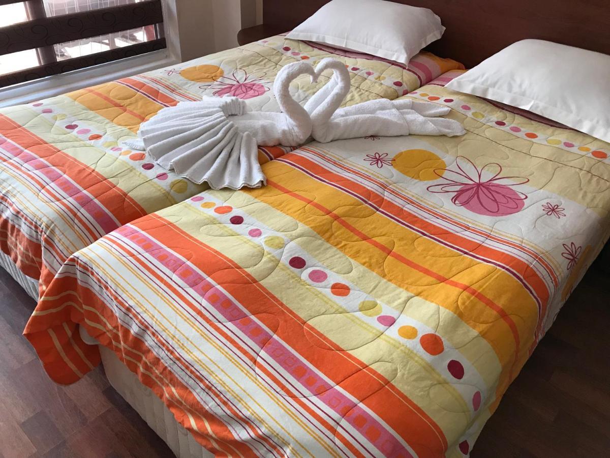 Red House Guest House 네세부르 외부 사진