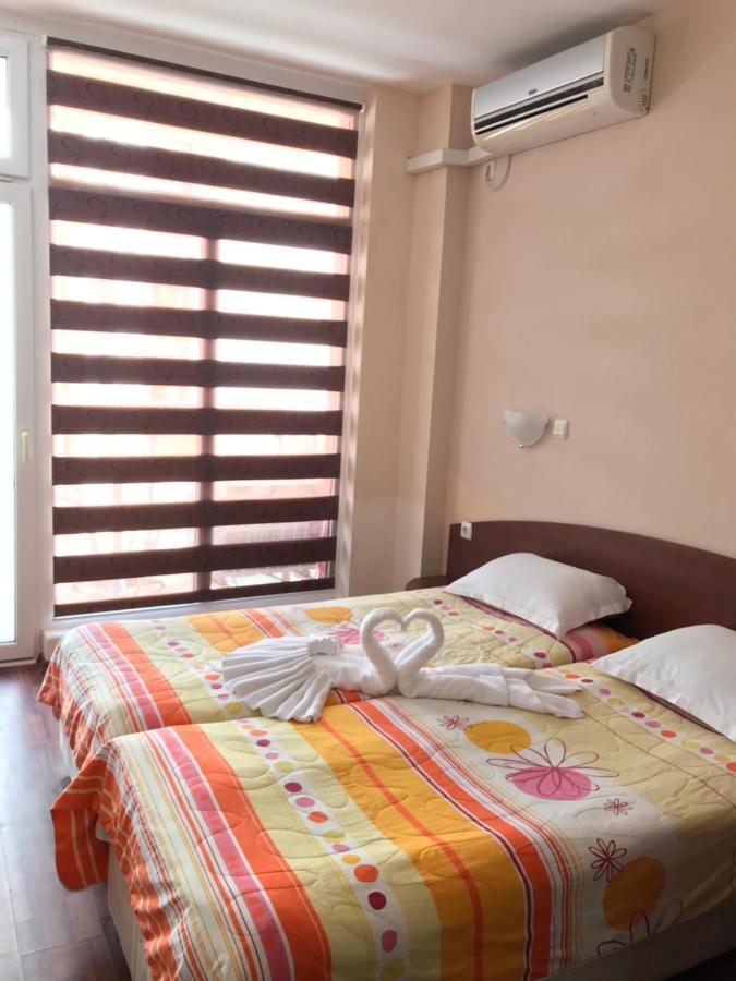 Red House Guest House 네세부르 외부 사진