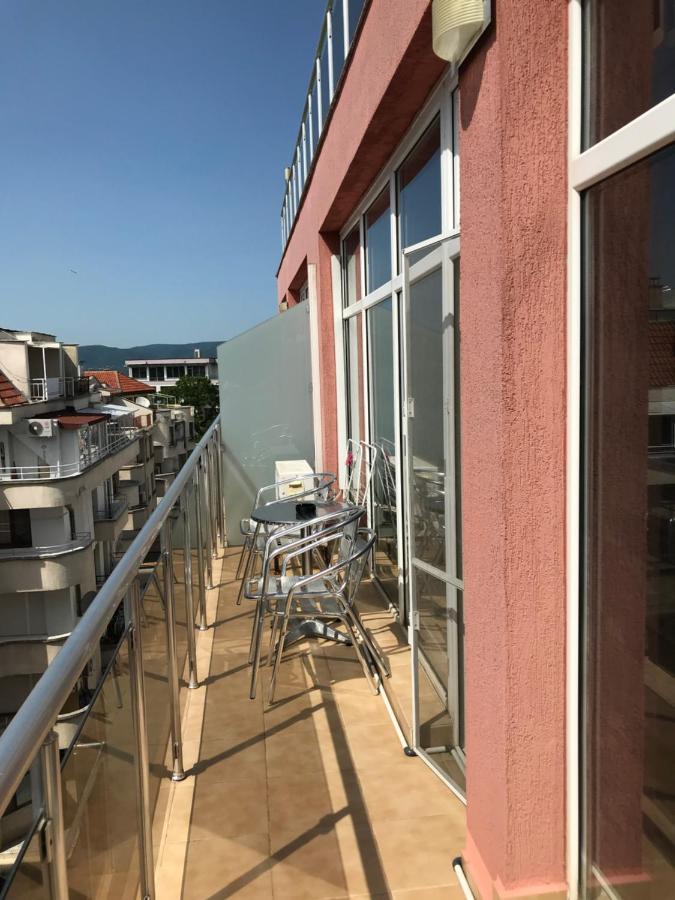 Red House Guest House 네세부르 외부 사진