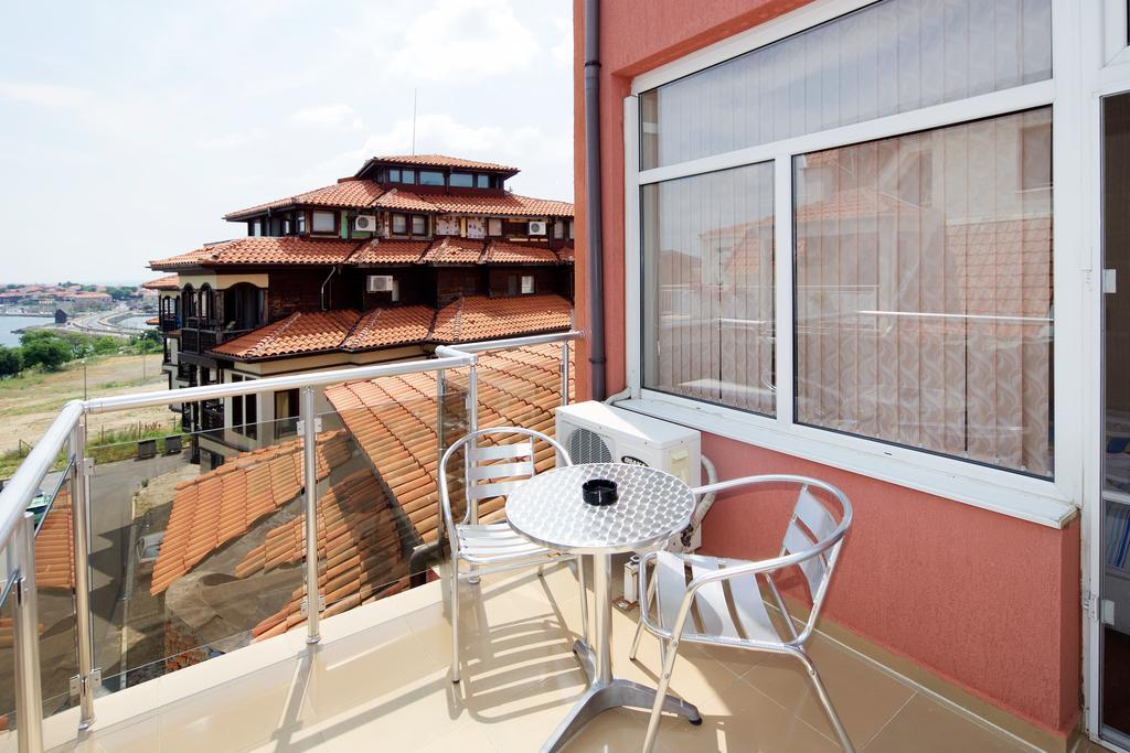 Red House Guest House 네세부르 객실 사진
