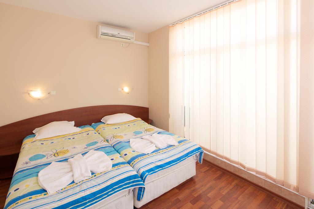 Red House Guest House 네세부르 객실 사진