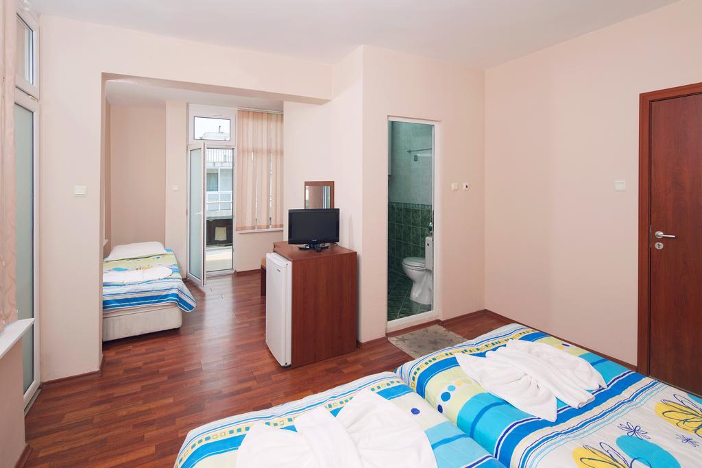 Red House Guest House 네세부르 외부 사진