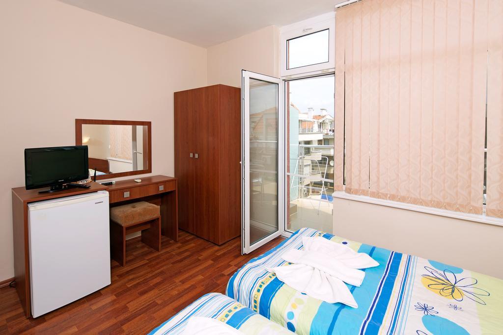 Red House Guest House 네세부르 외부 사진