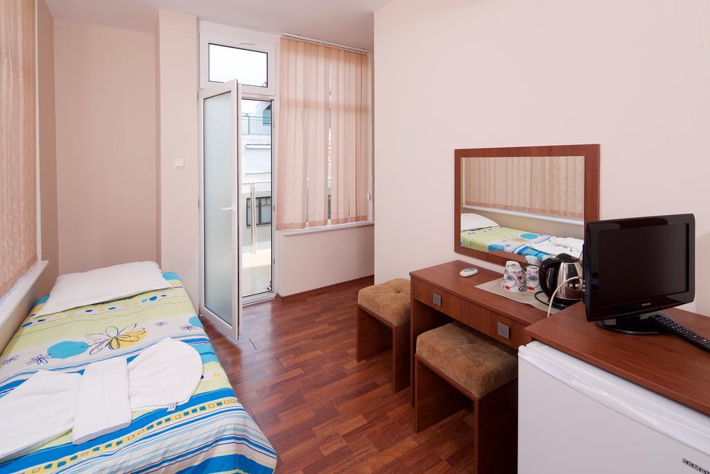 Red House Guest House 네세부르 객실 사진