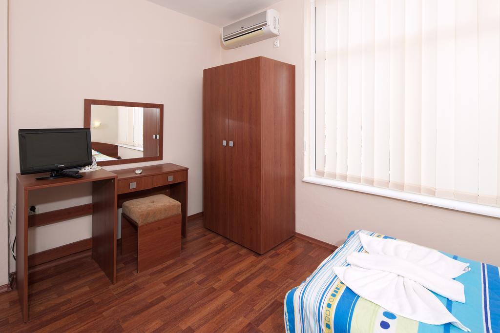Red House Guest House 네세부르 객실 사진
