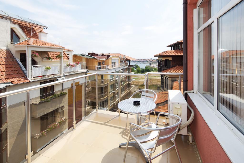 Red House Guest House 네세부르 외부 사진