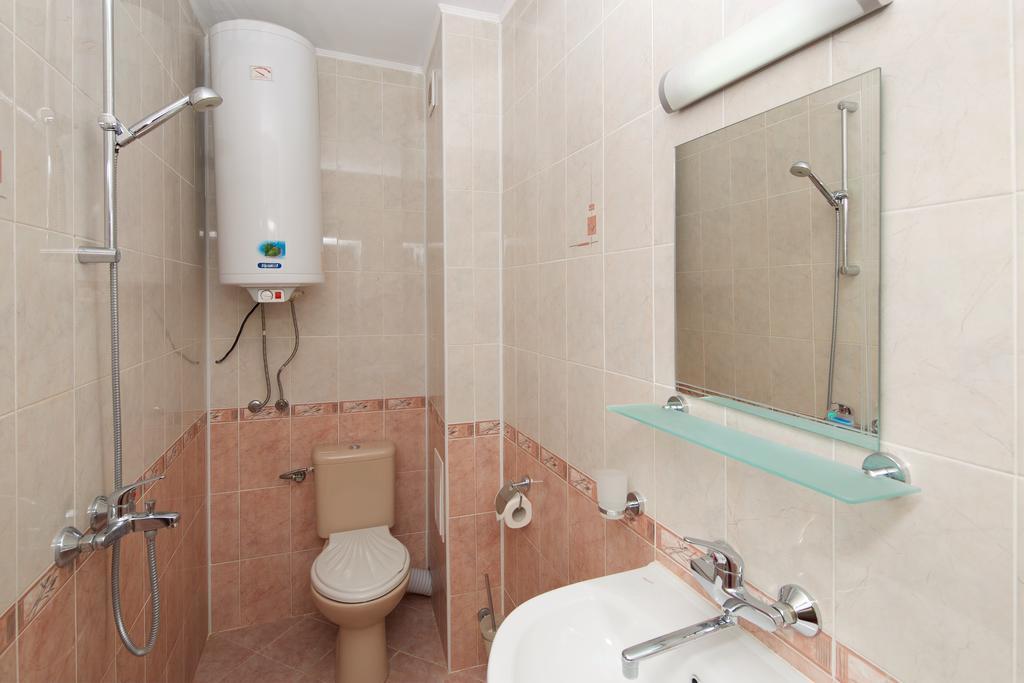 Red House Guest House 네세부르 객실 사진