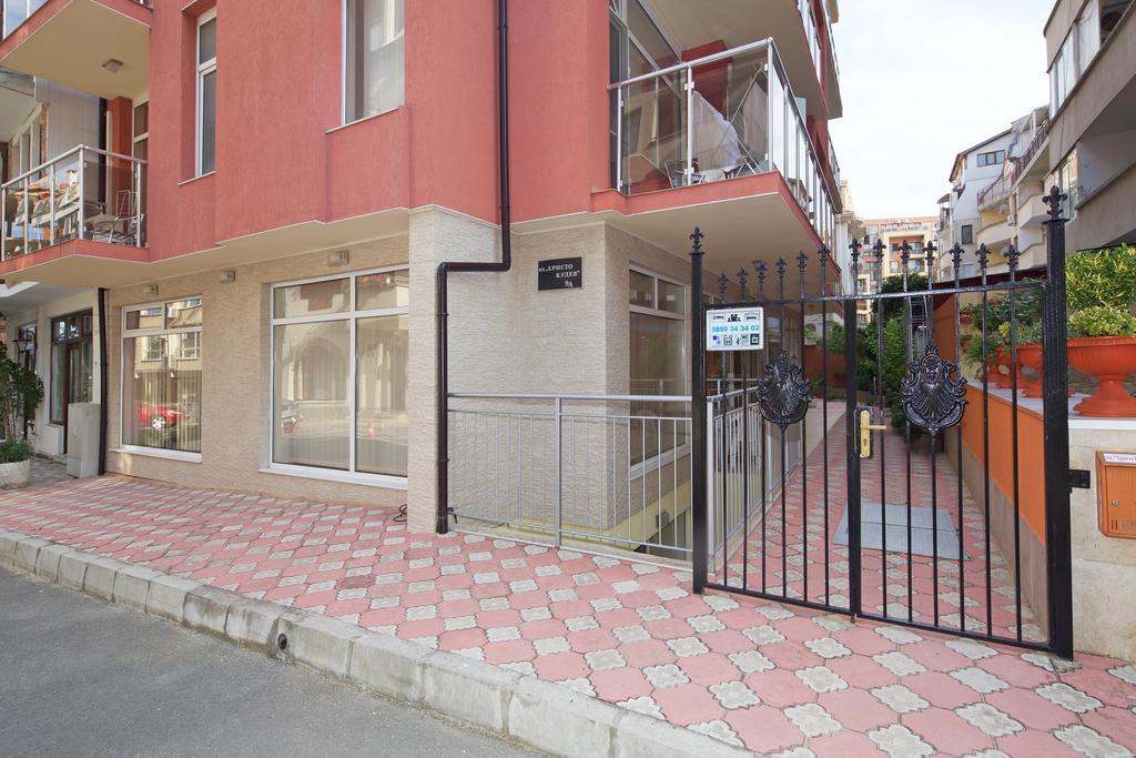 Red House Guest House 네세부르 외부 사진
