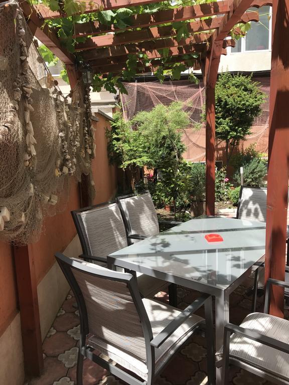 Red House Guest House 네세부르 외부 사진