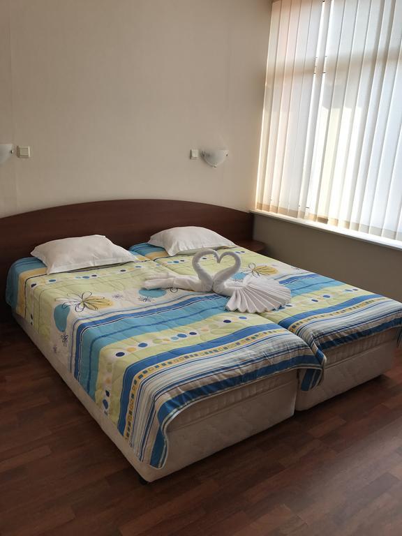Red House Guest House 네세부르 외부 사진