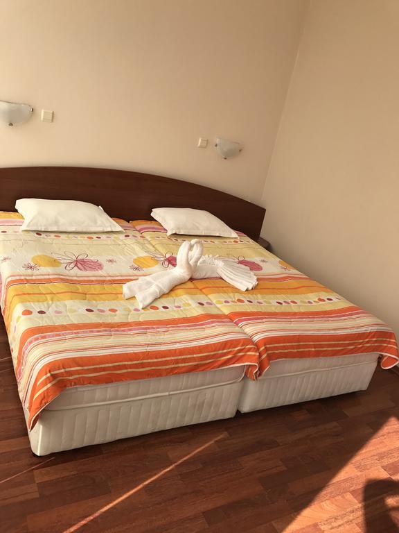 Red House Guest House 네세부르 외부 사진